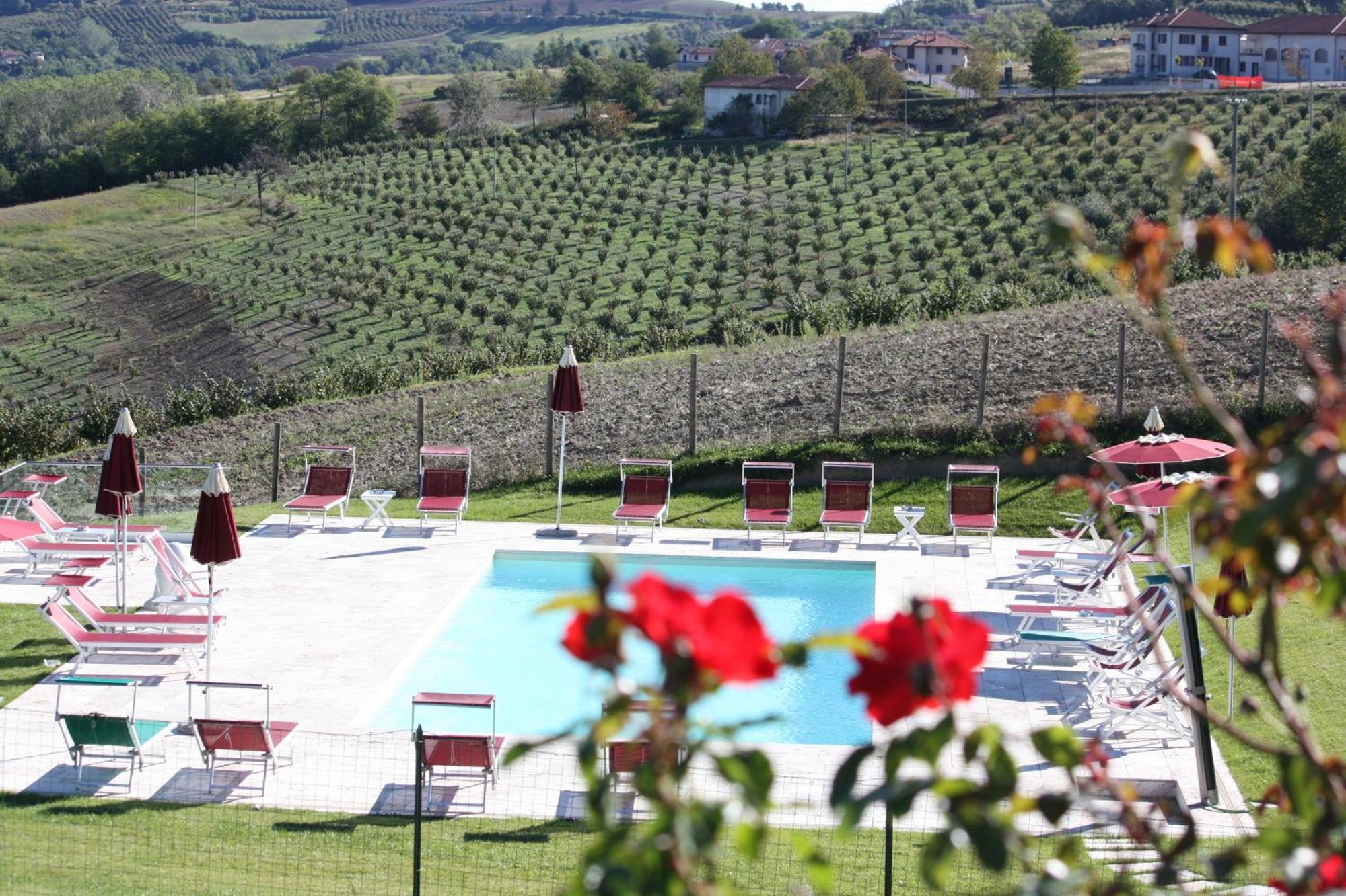 Ca' Del Lupo Hotell Montelupo Albese Eksteriør bilde