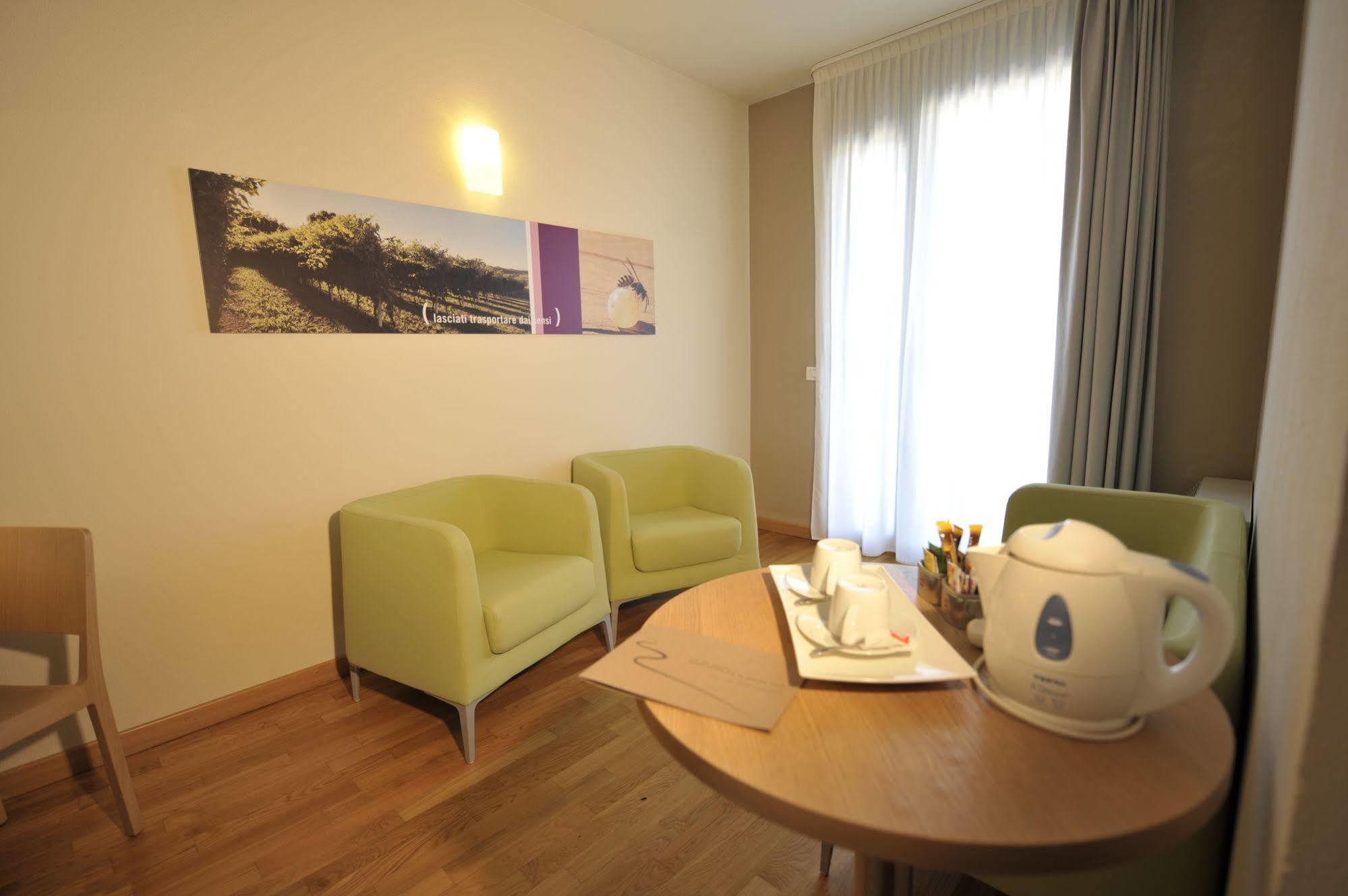 Ca' Del Lupo Hotell Montelupo Albese Eksteriør bilde