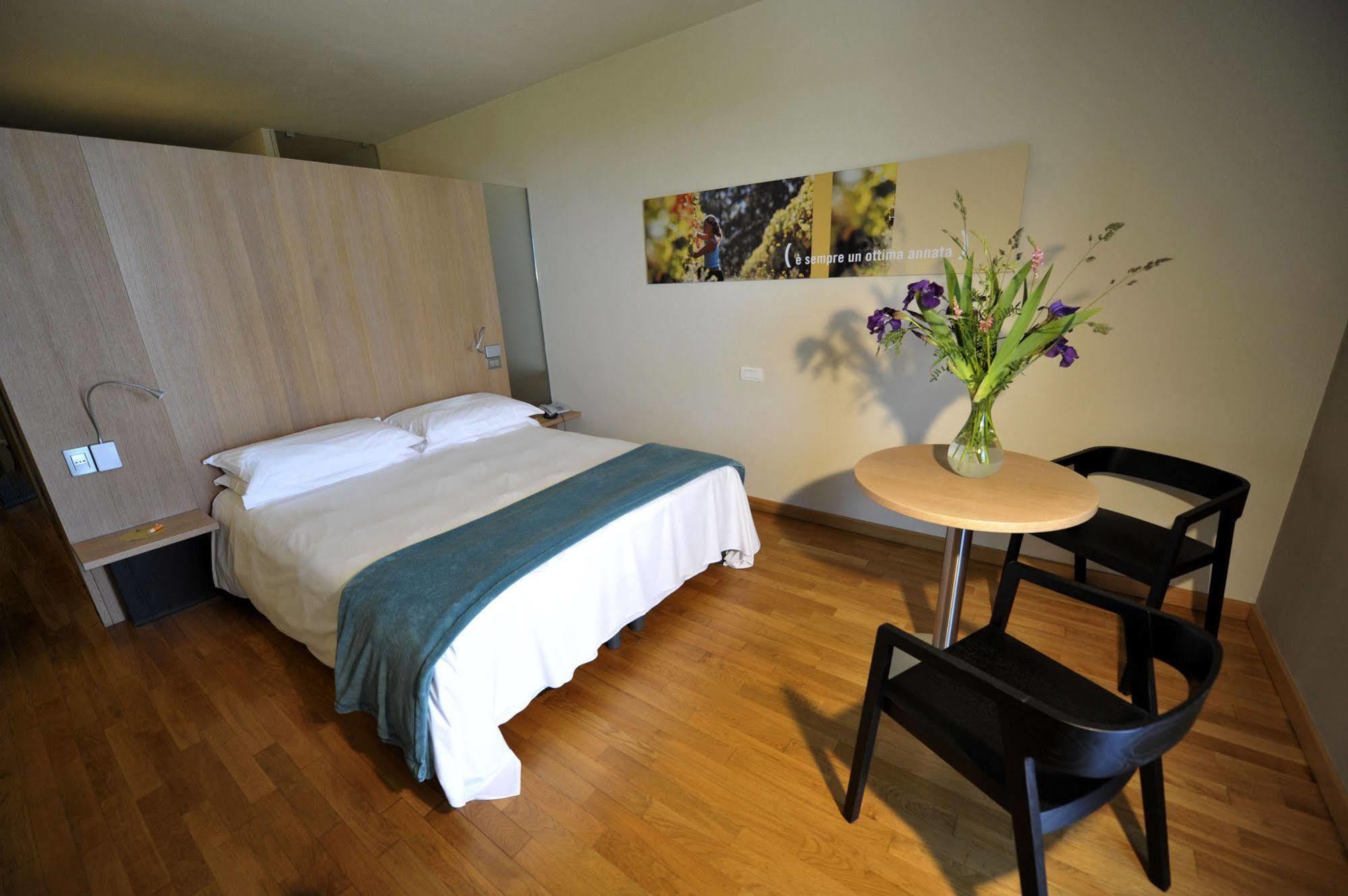 Ca' Del Lupo Hotell Montelupo Albese Eksteriør bilde